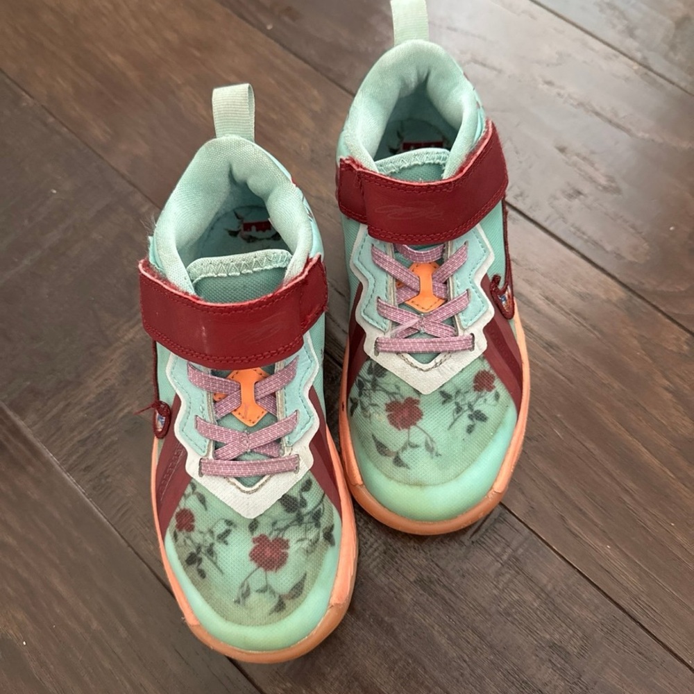 LeBron 18 LowX Mimi Daughters Nike Shoes